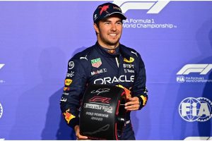 portada checo perez consigue su primer pole position la formula 1 y red bull lo felicitan
