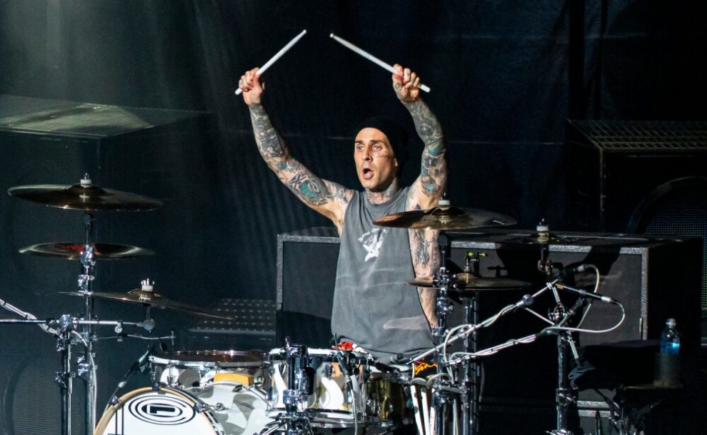 Travis Barker hospitalizado de emergencia.  1 descargar 10