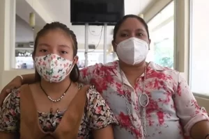 michelle arellano junto a su B8nxiDB9t 2000x1500 1