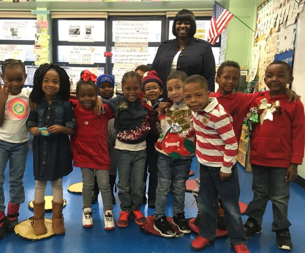 Escuela en Brooklyn amplía jornada escolar a 12 horas