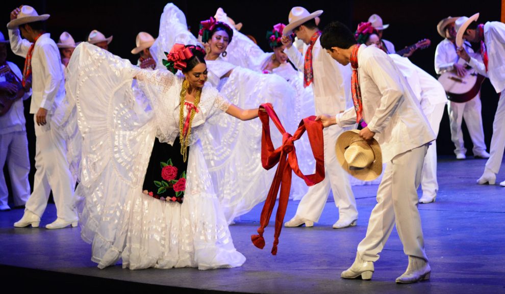 El Ballet en México 1 8548 IMG BG ACT amalia