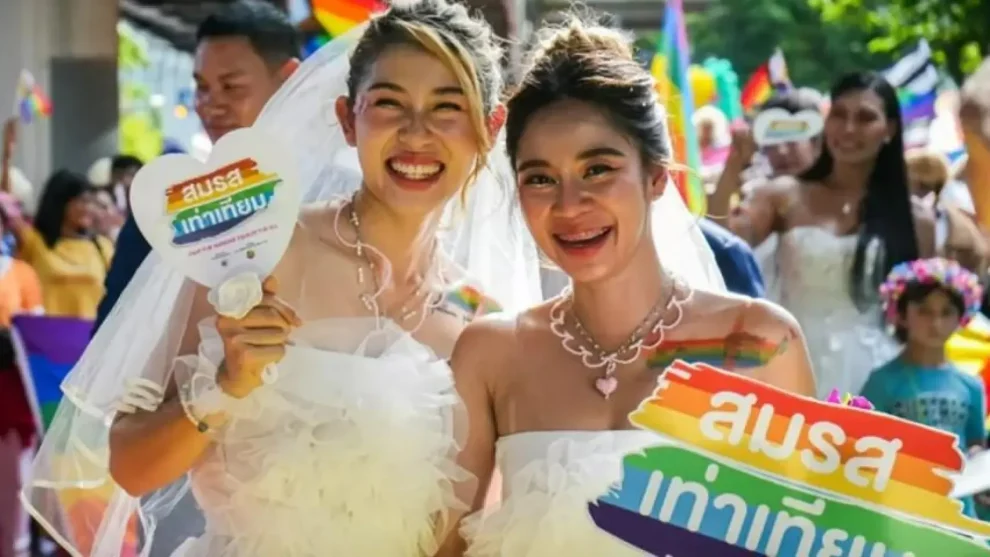 Parejas LGBTQ+ celebran matrimonios históricos en Tailandia tras aprobarse la ley de igualdad 1 Parejas LGBTQ+ celebran matrimonios históricos en Tailandia tras aprobarse la ley de igualdad