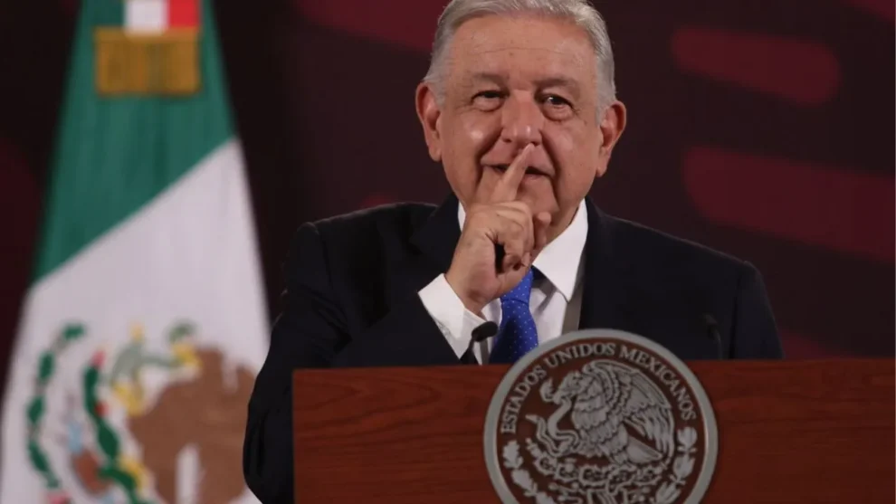 AMLO se queja de preguntas del primer debate presidencial; consejeros del INE descartan que hayan sido elegidas «a capricho» 1 En su conferencia matutina, el presidente López Obrador expresó su descontento con el enfoque negativo de las preguntas realizadas durante el debate.