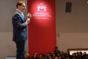 Chertorivski en la Ibero: Cuestionamientos y compromisos ante la controversia