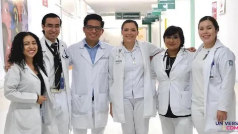 El gobierno federal anuncia convocatoria para contratar a 9 mil especialistas médicos en el marco del IMSS-Bienestar