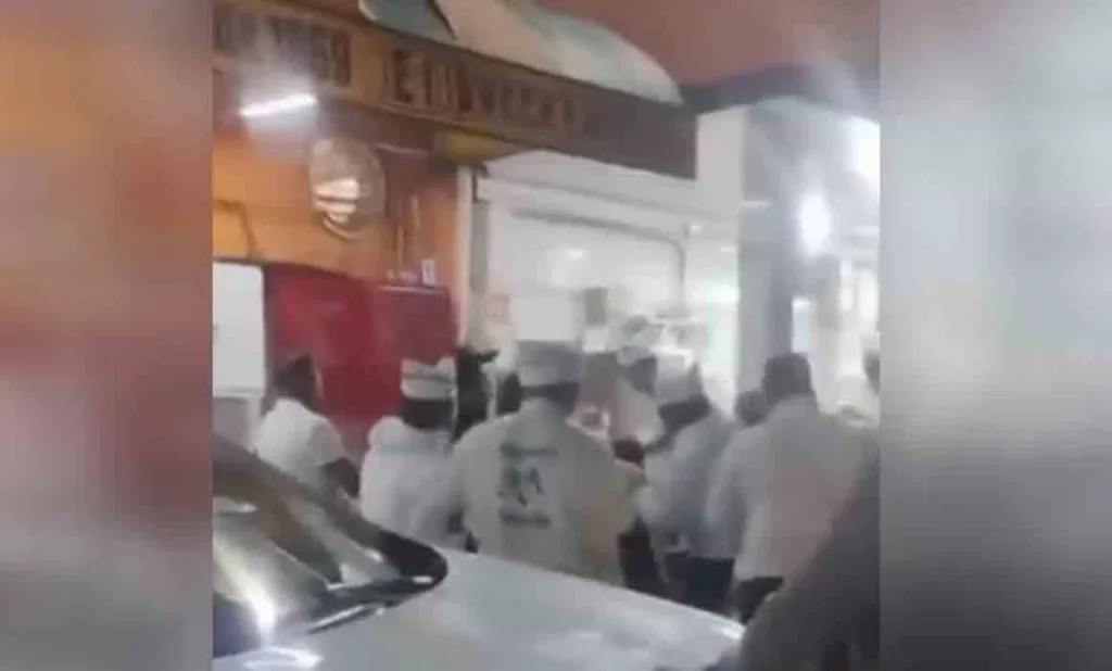 Captan agresion de meseros a clientes en El Borrego Viudo 1024x618 1 jpeg