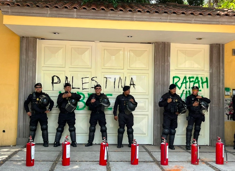 Despliegan fuerte dispositivo policial en inmediaciones de Embajada de Israel en CDMX