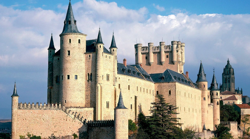 Alcázar de Segovia: La majestuosa fortaleza que inspiró el castillo de Blancanieves 1 Alcázar de Segovia: La majestuosa fortaleza que inspiró el castillo de Blancanieves