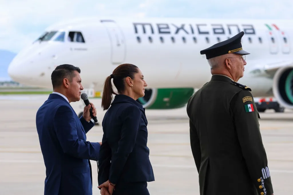 Presidenta Claudia Sheinbaum recibe primer aeronave Embraer E195-E2 de Mexicana de Aviación 1 Claudia Sheinbaum