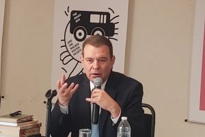 Cuauhtémoc Sánchez Osio en conferencia de prensa