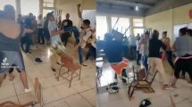 Feliz regreso a clases Padres de familia se pelean a sillazos durante junta escolar 1