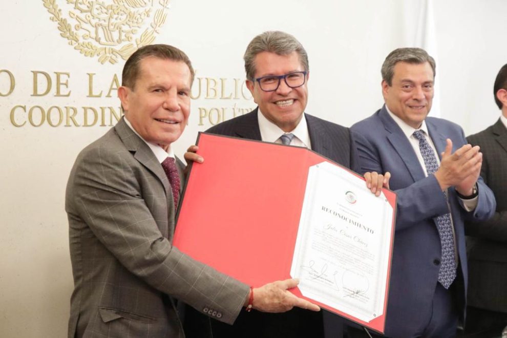 Recibe Julio César Chávez reconocimiento del Senado y de Ricardo Monreal a su trayectoria como profesional y los esfuerzos por ser ejemplo para las nuevas generaciones 7 Foto 6