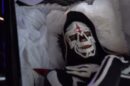 La Parka hace sorpresiva aparición en Triplemanía 32 durante la última lucha del Vampiro Canadiense