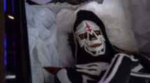 La Parka hace sorpresiva aparición en Triplemanía 32 durante la última lucha del Vampiro Canadiense