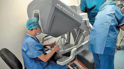 Revive Secretaría de Salud a robot Da Vinci