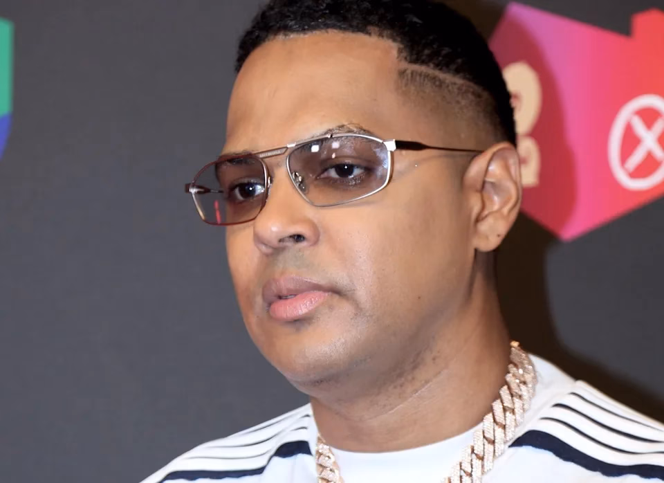 De la crítica al conflicto: Julián Gil vs Alofoke encienden las redes 5 julian gil