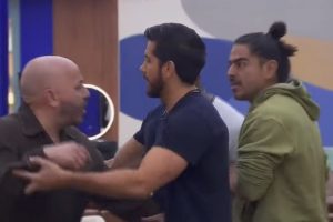 Rey Grupero pierde el control frente a las cámaras