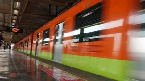 Mujer Metro CDMX Linea 1 1024x576 1