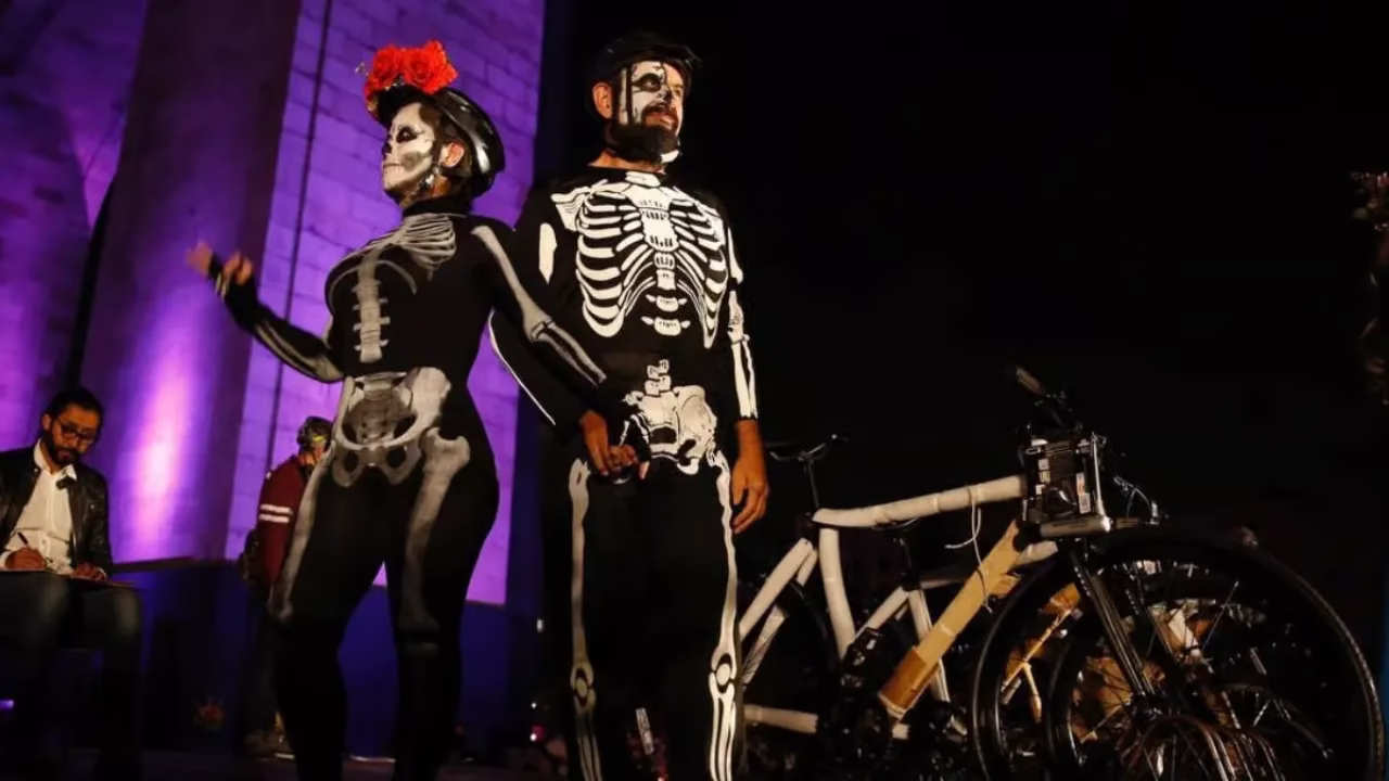 El paseo Nocturno en bici por el día de muertos ya se aproxima no te quedes fuera 7 Paseo nocturno