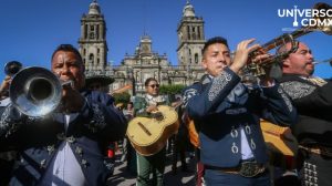 SW Mil 122 mariachis rompen Record Guinness en el Zocalo de la Ciudad de Mexico
