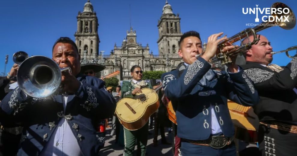 SW Mil 122 mariachis rompen Record Guinness en el Zocalo de la Ciudad de Mexico