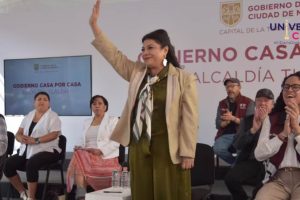 Inicia la entrega de programas sociales en CDMX con apoyo para transporte universitario