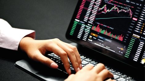 TRANSACCIONES CRIPTOMONEDAS scaled e1677424256522