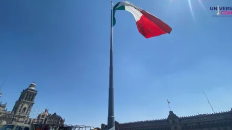 La Bandera nacional vuelve a ondear en el Zócalo tras intervenciones por el 8M 