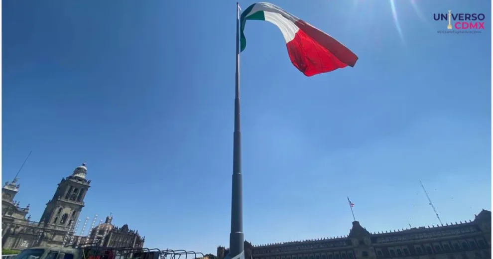 La Bandera nacional vuelve a ondear en el Zócalo tras intervenciones por el 8M 