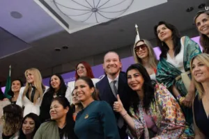 Santiago Taboada se compromete a erradicar feminicidios y mejorar la seguridad para las mujeres en la CDMX