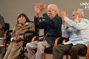 Entregan Medalla Bellas Artes a "los Fridos" y a Geles Cabrera, la primera escultora de México