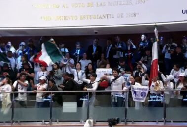 Manifestantes irrumpen en el Senado y decretan receso indefinido durante el debate de reforma judicial