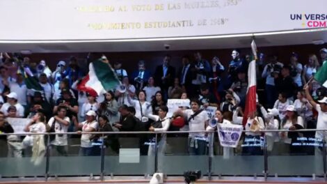 Manifestantes irrumpen en el Senado y decretan receso indefinido durante el debate de reforma judicial