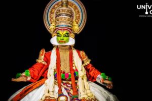 WebCDM Una mujer en la ceremonia de la danza clasica india Kathakali