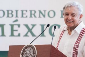 AMLO pide a la "gente mayor" hablar con jóvenes para reducir violencia en Chiapas