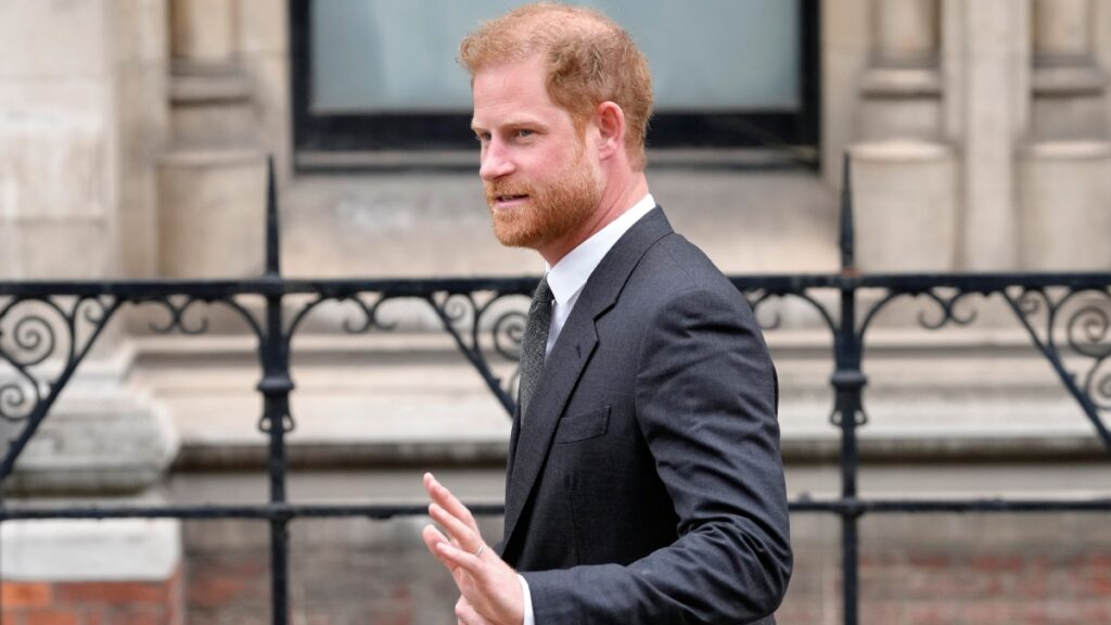 El príncipe Harry estará presente en la coronación de su padre, el Rey Carlos III 1 ap23102516168545 1 085235 1024x576 1