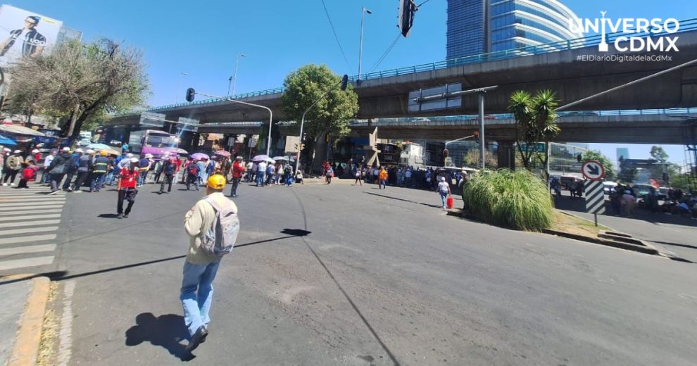 Caos vial en la Ciudad de México por bloqueo de la ANUEE 1 caosvial
