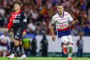 Chivas triunfa en el Clásico tapatío y asegura su pase directo a Liguilla