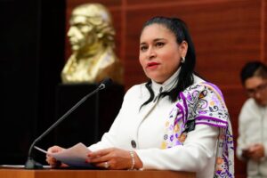 Recibe Ana Lilia Rivera constancia que la acredita como senadora electa