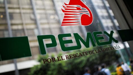 AMLO da a Pemex más tiempo para pagar sus impuestos
