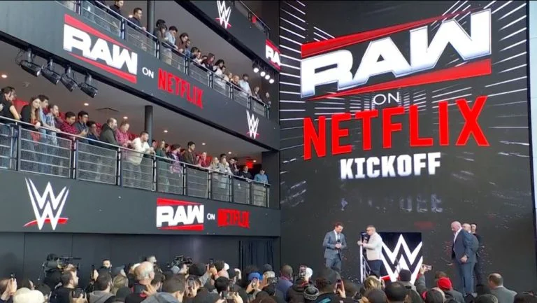 WWE y Netflix inician histórica alianza con un Monday Night Raw espectacular