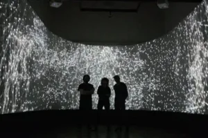 Explorando la iconografía de la histeria: 'Los Ojos de Charcot' de Edith Vázquez en la academia de San Carlos