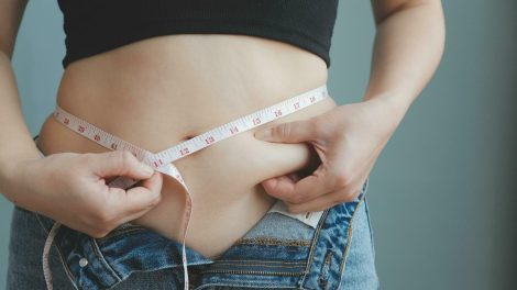 ¿Estas intentando perder peso y no puedes? El alcohol podría estar dificultando la pérdida de peso