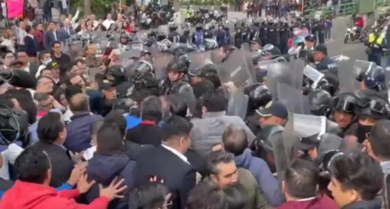 Manifestantes del PJF se enfrentan con la policía 1 image 56