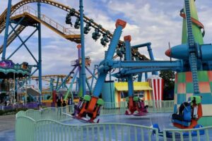 El primer parque de diversiones en la cima de un centro comercial en CDMX