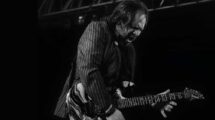El guitarrista de la banda de rock La Lupita, Lino Nava murió a los 55 años de edad