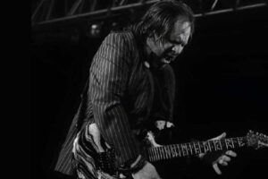 El guitarrista de la banda de rock La Lupita, Lino Nava murió a los 55 años de edad