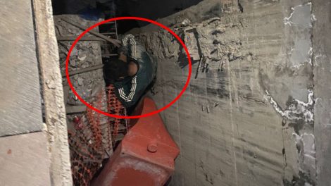 rescatan a hombre que cayo dentro de un registro de luz sin tapa en cdmx
