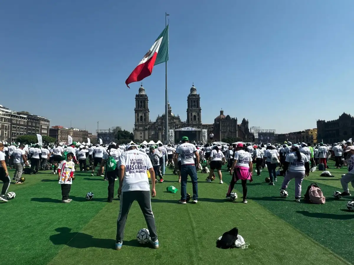 rompen record guinness en la clase de futbol mas grande del mundo 2e235063 25f2 44ab bc1d 95ec75a1ed3f media