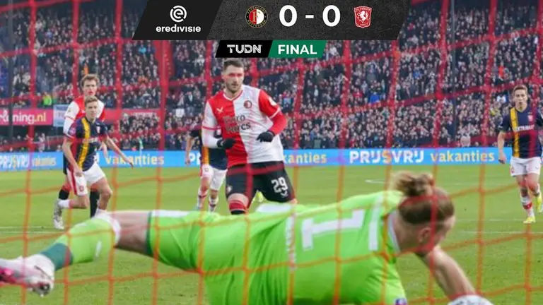 Santiago Giménez desperdicia triunfo del Feyenoord tras fallar un penal ante el Twente 1 santiago gimenez falla penal partido de feyenoord vs twente